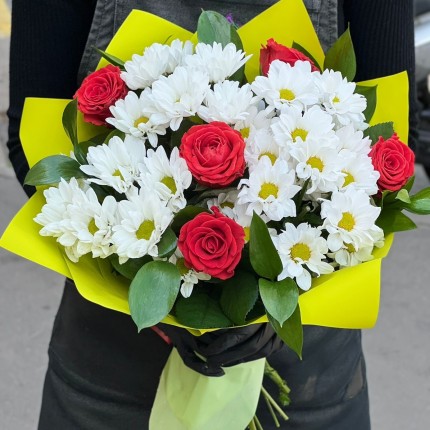 Букет с розами и хризантемами "Волшебство" - заказ с достакой с доставкой в по Перевозу